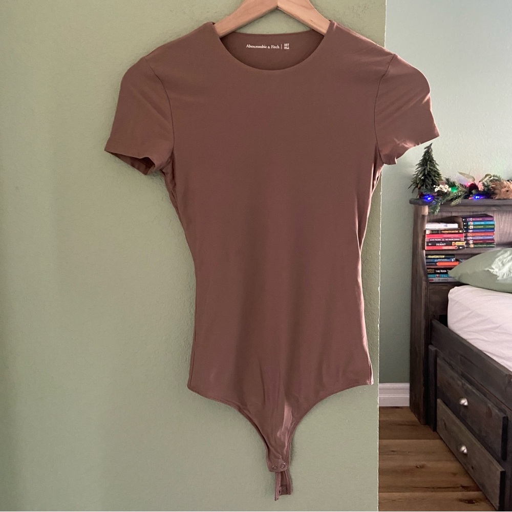 Abercrombie Soft Matte Seamless Tee Bodysuit ~ Light Brown ~ Size XS Tall